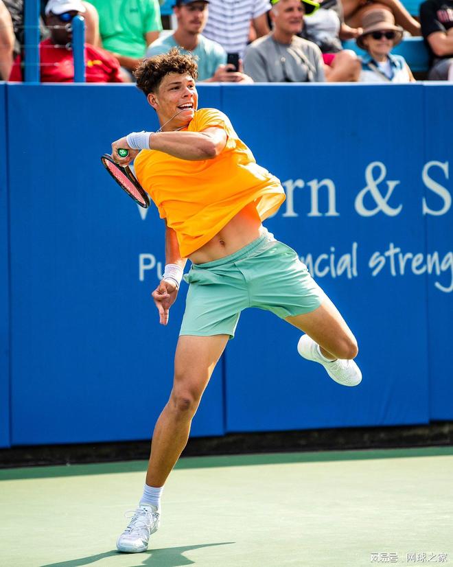 中展现出色 中展现出色